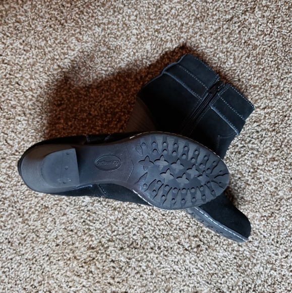 G.H. Bass & Co. Bootie - Picture 6 of 9